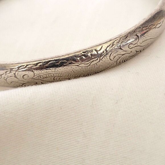 Vintage Sterling Silver Etched Dragon & Cloud Slim Cuff Bracelet - Picture 4 of 5